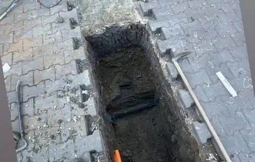 Przej?cie techniczne w posadzce przygotowane pod instalacj?
